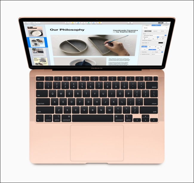 MacBook Air hiển thị Bàn phím Magic